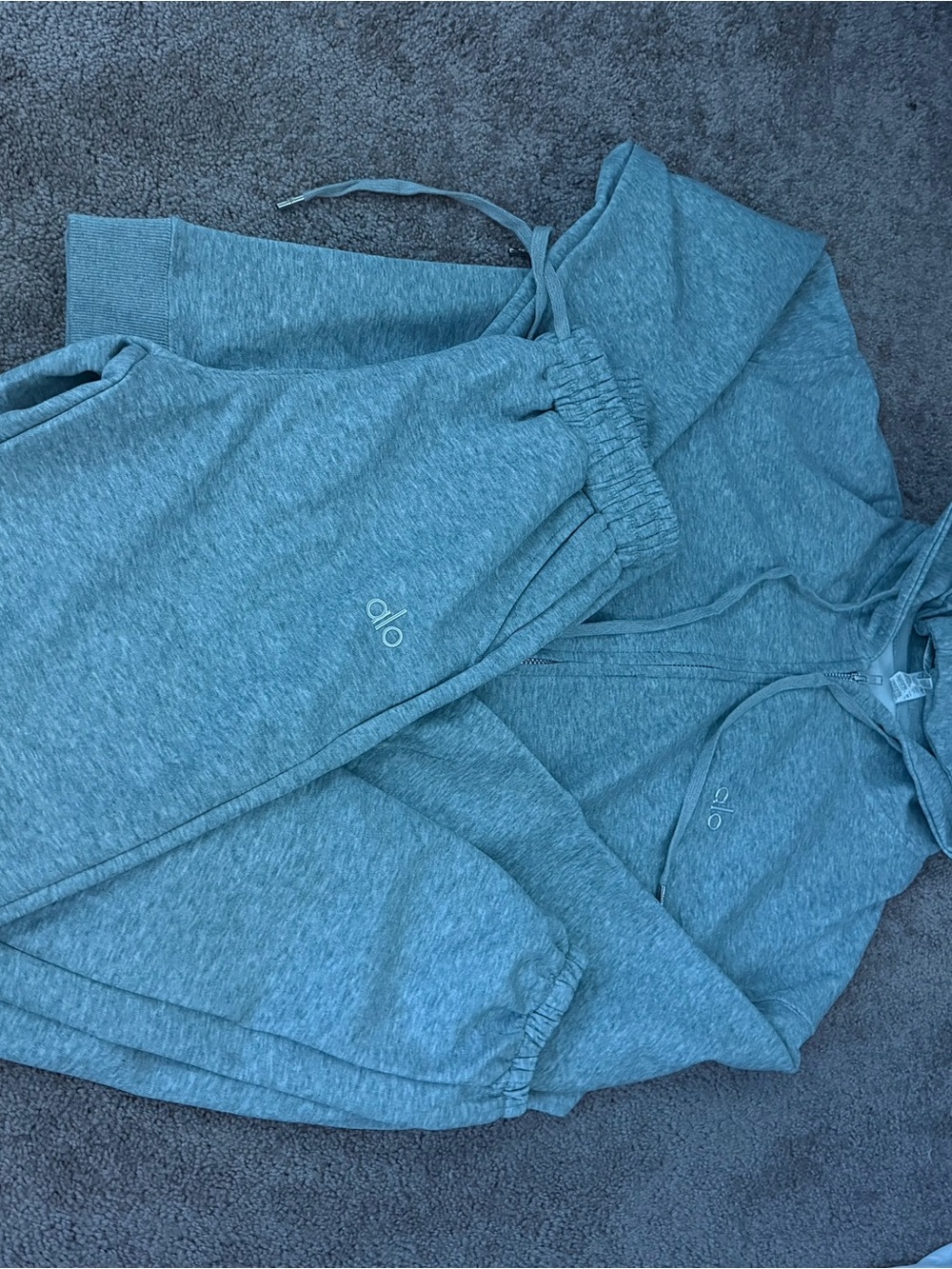 ALO Yoga Men’s Light Gray Zip-Up Hoodie Sweater